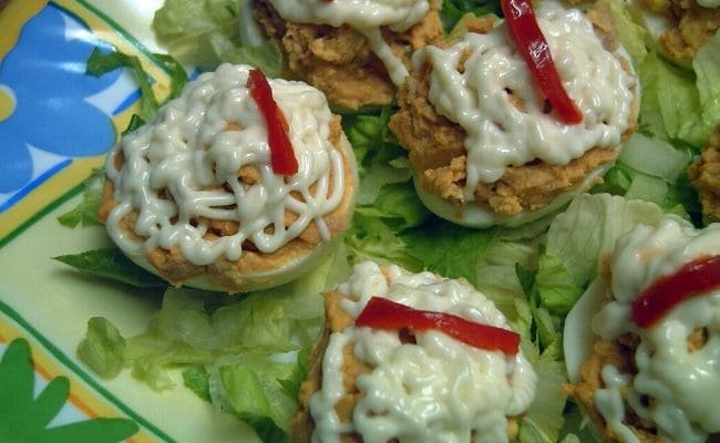 Huevos rellenos de champiñones con Bechamel