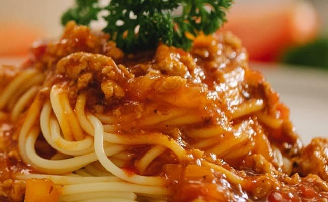 Spaghetti a la Bolognesa Receta Fácil